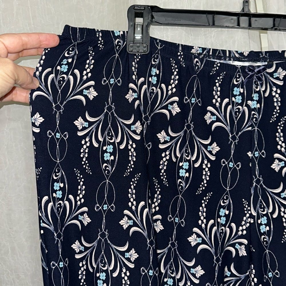 delicates 2-3X Navy White Light Blue Floral Jersey Light Weight Crop PJ Bottom - Picture 3 of 7
